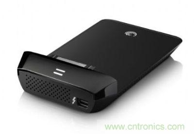 Thunderbolt高速傳輸接口可轉換成SATA接口，連接2.5寸硬盤產品