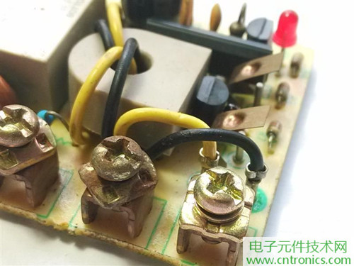 漏電保護器拆解：結(jié)構(gòu)有差異，做工不錯