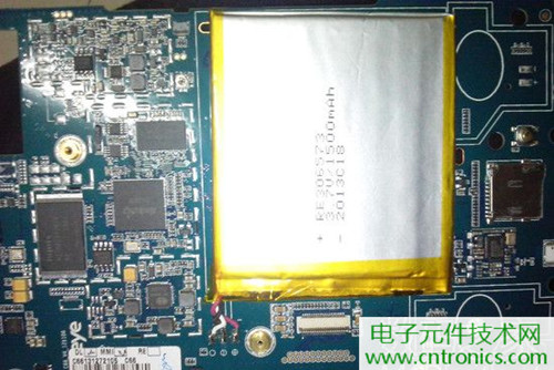 不怕摔的電紙書！一款柔性屏電子書閱讀器拆解