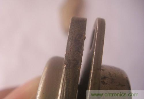 暴力拆解對比:進(jìn)口金封三極管VS國產(chǎn)金封三極管