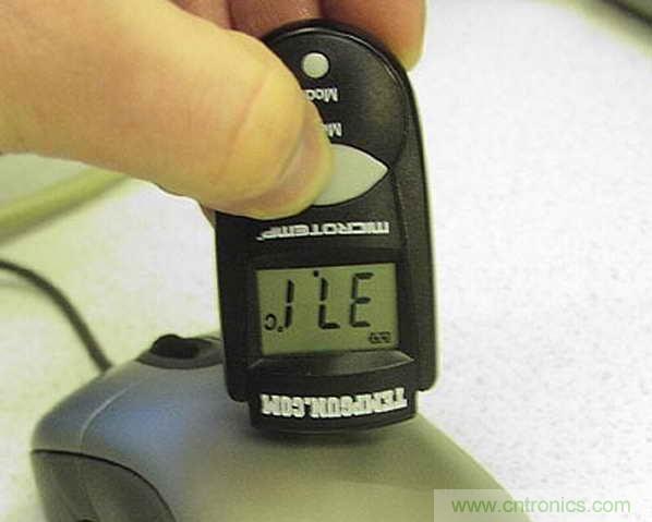 再測(cè)一下鼠標(biāo)表面，37.1攝氏度