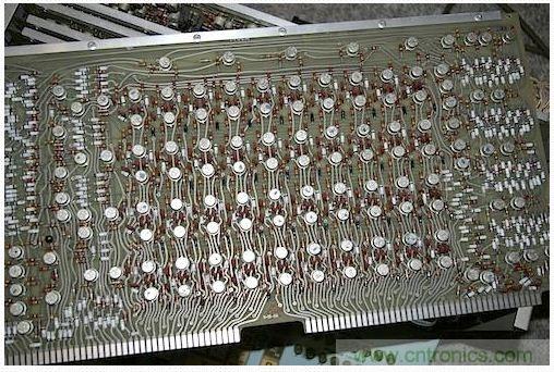 經(jīng)典懷舊拆解！歷史彌留的可編程科學(xué)計算器 from 1966