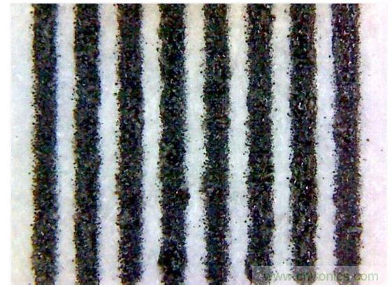 施樂(Xerox) Workcentre 5775(5mil的線寬和間距&mdash;&mdash;顯微鏡圖像)。這是一張好得多的打印圖