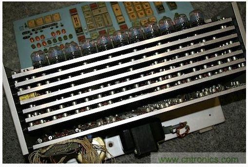 拆解也懷舊，讓人驚嘆的古董級可編程科學(xué)計(jì)算器 from 1966