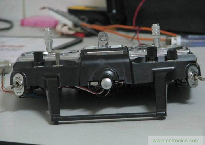 無人機 DIY 制作全過程，酷得不要不要的！