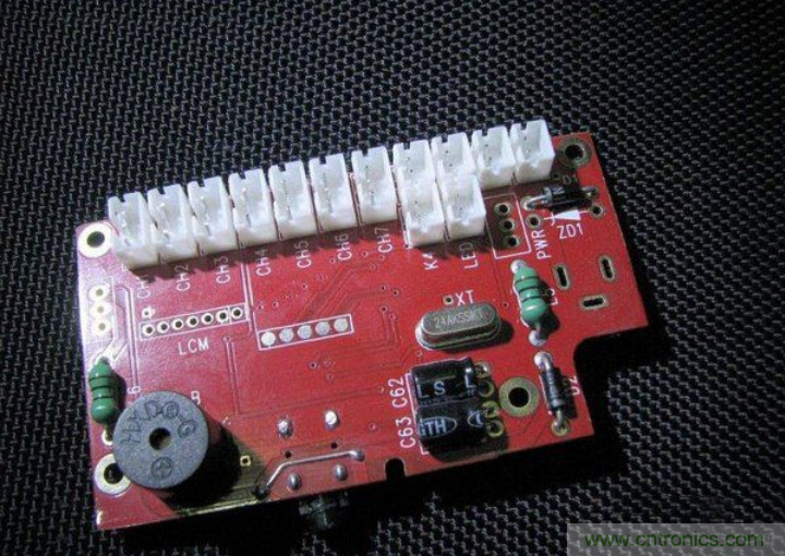 無人機 DIY 制作全過程，酷得不要不要的！