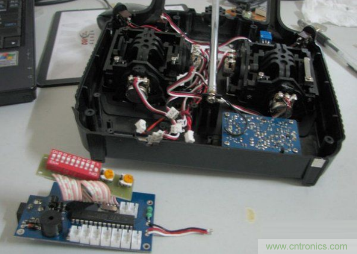 無人機 DIY 制作全過程，酷得不要不要的！