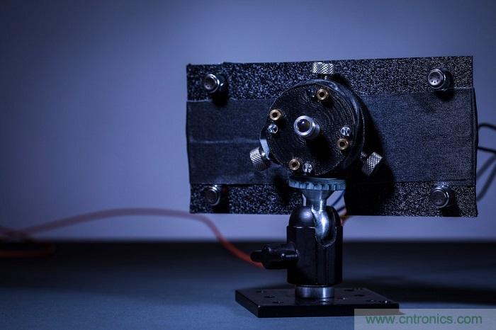 室內激光無線充電新技術亮相，可媲美傳統(tǒng) USB 線纜