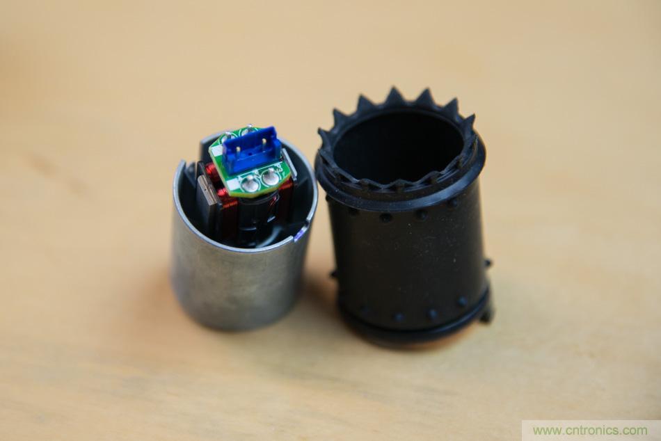 拆解戴森吹風(fēng)機(jī)：近三千元的價(jià)格貴在哪？