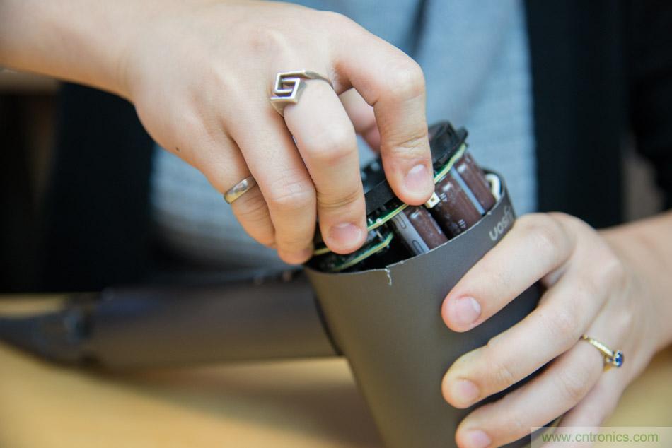 拆解戴森吹風(fēng)機(jī)：近三千元的價(jià)格貴在哪？