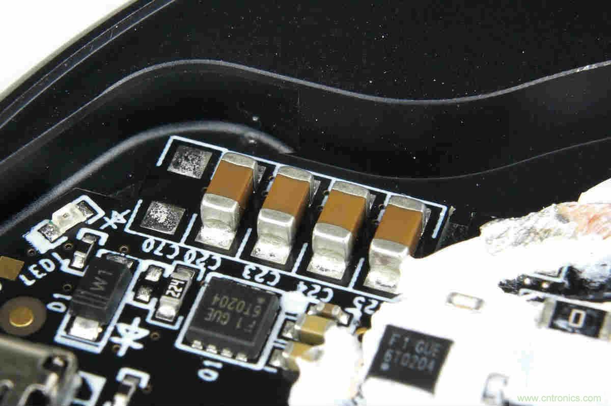 拆解對(duì)比：系出同門，小米、紫米無(wú)線充電器的差別有多大？