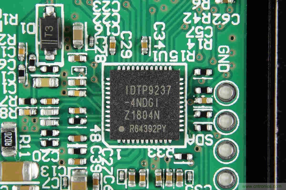 拆解對(duì)比：系出同門，小米、紫米無(wú)線充電器的差別有多大？