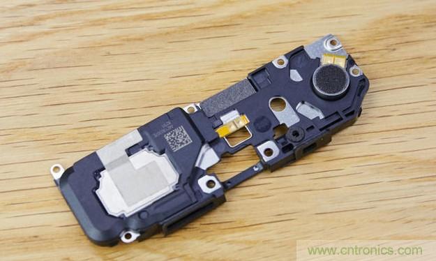 拆解黑鯊手機(jī)：多級(jí)直觸一體式液冷系統(tǒng)有什么門道？