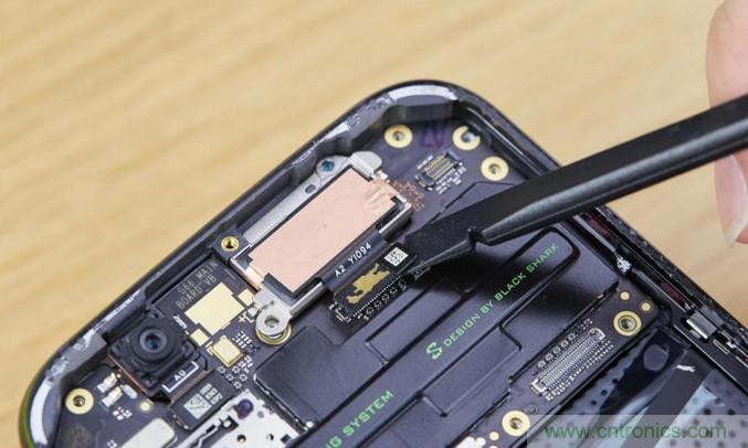 拆解黑鯊手機(jī)：多級(jí)直觸一體式液冷系統(tǒng)有什么門道？