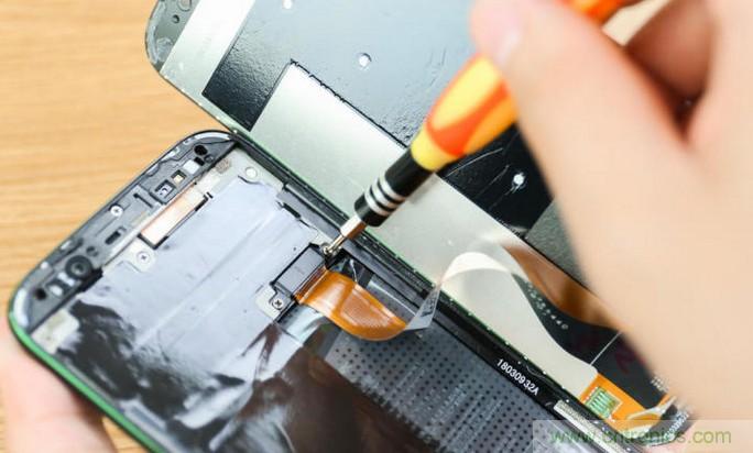 拆解黑鯊手機(jī)：多級(jí)直觸一體式液冷系統(tǒng)有什么門道？